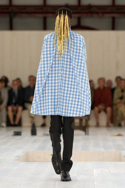 Look 17